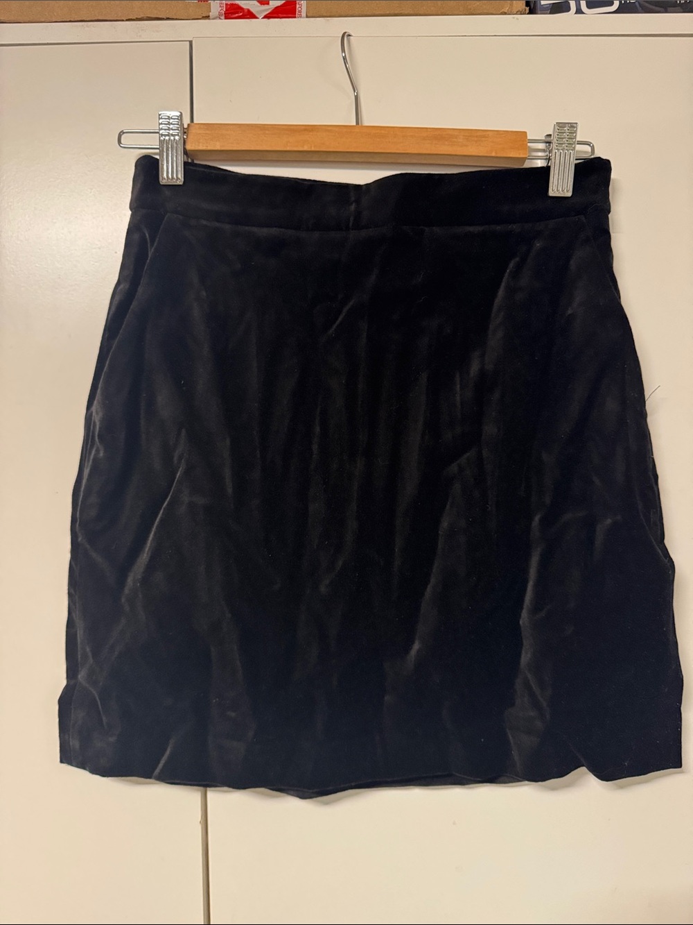 Velvet mini skirt with pockets